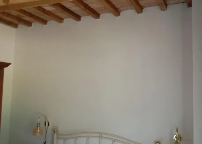 Casale Regnano Feriegård *